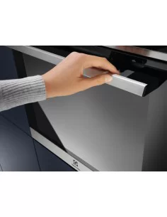 Ner.plieno spalvos el. orkaitė su pirolize Electrolux EOE8P39X