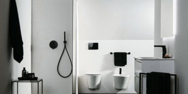 Išdrįskite būti kitokie su „Silk Black“ kolekcija vonios kambariui iš „Ideal Standard“